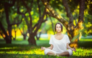 海星体育：懂球帝发布深情海报告别传奇，阿隆索职业生涯画上完美句号