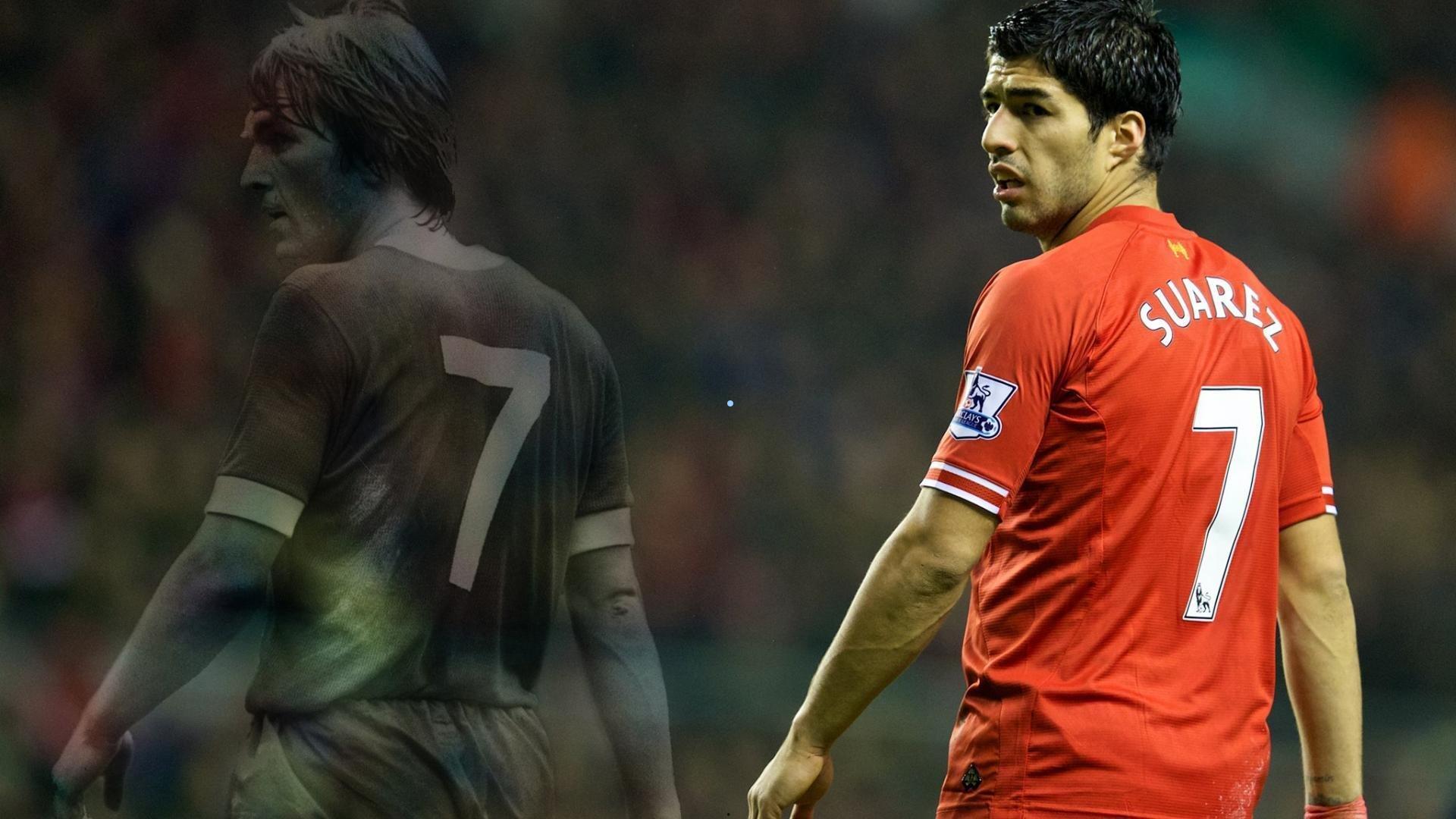 海星体育直播|德国世界杯客场球衣实物图揭示，深海军蓝基调与薄荷绿巧妙交融-第3张图片-海星体育_海星体育官网_海星体育直播平台